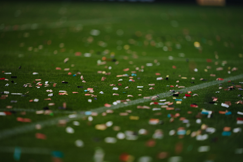 FCS05210 | Der offizielle Shop für FC St. Pauli Fotos. Wähle aus Spielszenen & Fanmomenten dein FCSP Wunschformat. Wir liefern Millerntor-Atmosphäre.