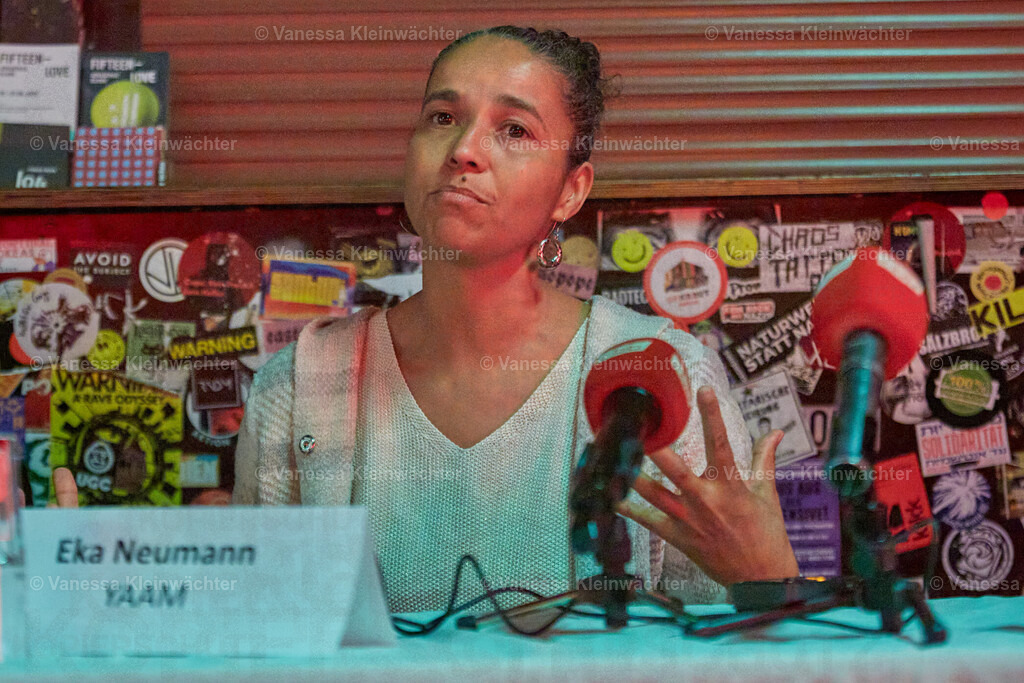 250403_GrundsteuerPK_21 | Pressekonferenz am 03.04.2025 im ://about blank: "Erhöhung der Grundsteuer belastet Pächter*innen öffentlicher Grundstücke in Friedrichshain-Kreuzberg und gefährdet die Clubkultur". Mit Bezirksbürgermeisterin Clara Herrmann, Bezirksstadtrat Andy Hehmke, Eka Neumann vom YAAM und Manu vom Neue Zukunft. - Realisiert mit Pictrs.com