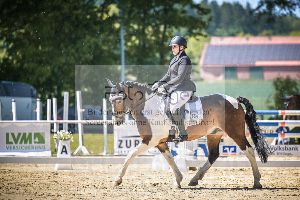DOS_8669 | Entdecke hochwertige Reitturnierfotos von Foto Oger. Professionell, emotional und authentisch – jetzt Lieblingsmomente im Shop bestellen.Deutschlandweite Turnierfotografie. - Realisiert mit Pictrs.com