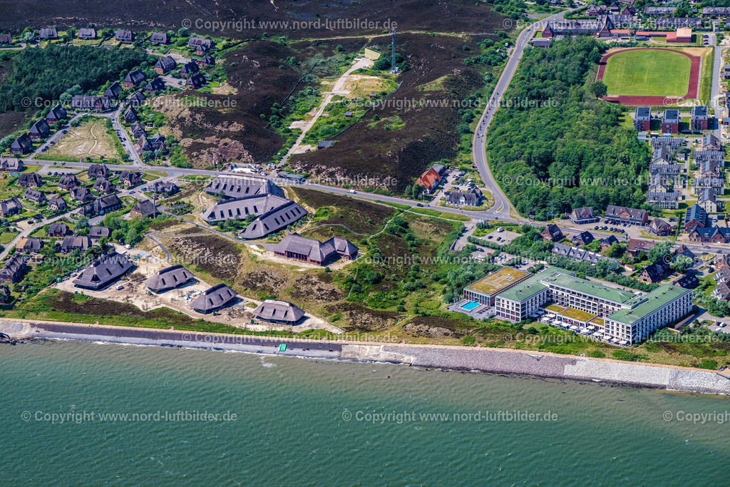 Sylt_List_Hotel_Arosa_Lanser_Hof_ELS_5848130625 | LIST 13.06.2025 Gebäudekomplex der Hotelanlage " A-Rosa Sylt " in List auf der Insel Sylt im Bundesland Schleswig-Holstein, Deutschland. Weiterführende Informationen bei: A-ROSA Resort GmbH. // Complex of the hotel building " A-Rosa Sylt " in List on Island Sylt in the state Schleswig-Holstein, Germany. Further information at: A-ROSA Resort GmbH. Foto: Martin Elsen