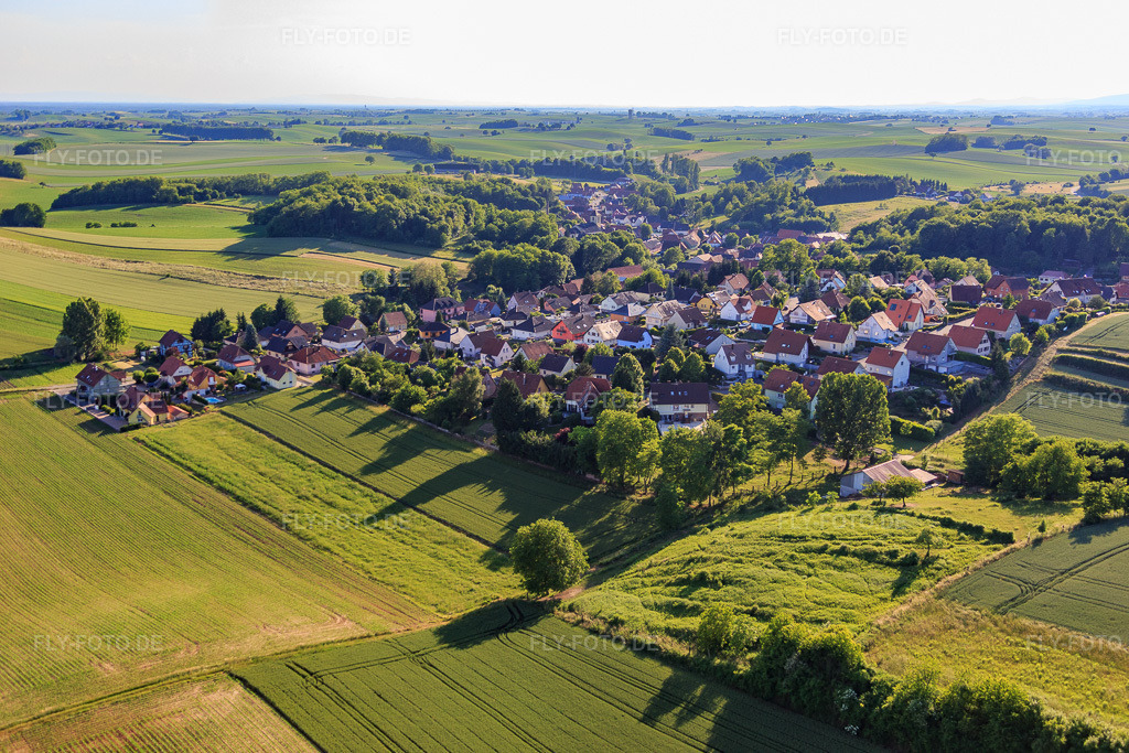 Luftbild: Rue des Anémones in Neewiller-près-Lauterbourg im Bundesland Bas-Rhin in Frankreich. – Foto: IMG_080164.jpg vom 05.06.2015 durch Werner Riehm/FLY-FOTO.de – Auflösung des Originals: 5472 x 3648 px
