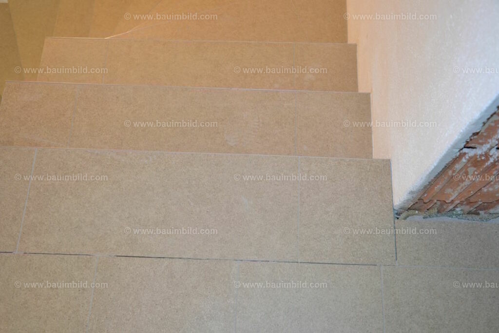 bib-lg21-fliesenlegerarbeiten-0097 | Nach LV-Leistungsgruppen sortierte Detailfotos über den Bau eines Hauses. Alle Hausbau-Bilder direkt vom Urheber und Autor der Website Haus-Selber-Bauen.com