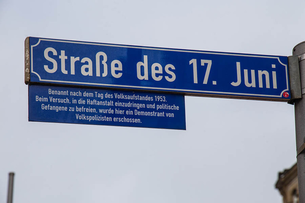 Volksaufstand - 17. Juni 1953 | Entdecke über 20 Kategorien Leipzig-Motive: Foto-Downloads, hochwertige Poster, Leinwand- & Fine-Art-Prints. Jetzt Lieblingsfoto im Bildlexikon Leipzig Shop bestellen!