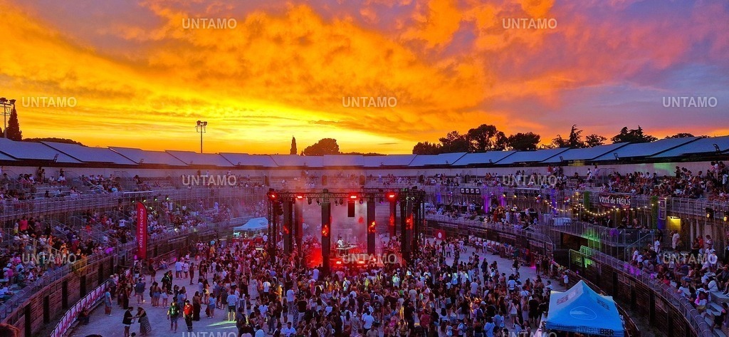 Frejus Colloseum fete de la music.Intensiv | untamo - Realisiert mit Pictrs.com