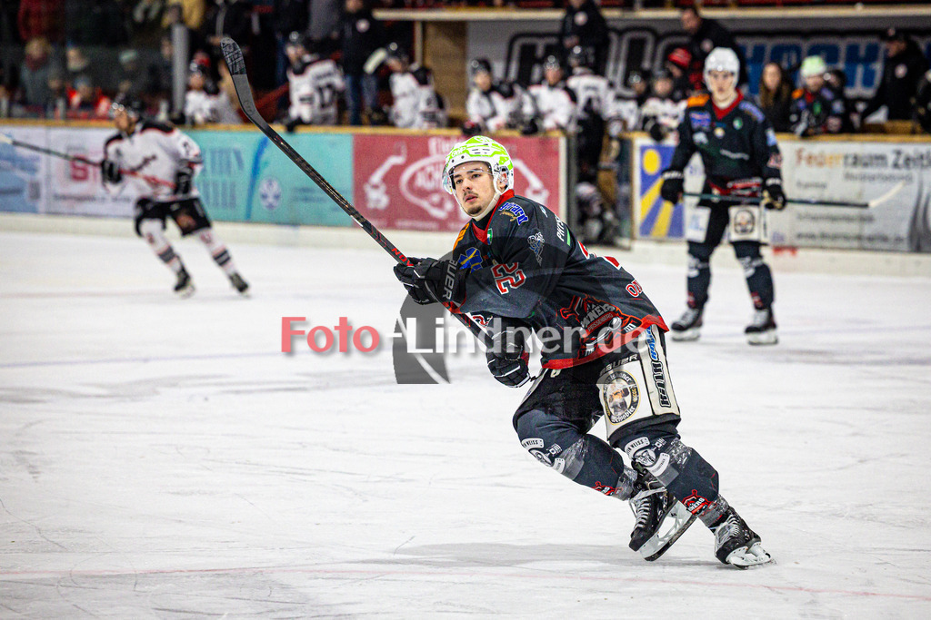 Peißenberg MINERS gegen EV Dingolfing ISAR RATS | Eishockey Bayernliga 2025/26 Vorrunde 28. Spieltag, Peißenberg MINERS gegen EV Dingolfing ISAR RATS, 20260118,Sinan ONDÖRTOGLU (MINERS 22) in Aktion,2026-01-18 in Peißenberg (flatbuy Arena Peißenberg), Sinan ONDÖRTOGLU (MINERS 22)Copyright: WolfgangxLindner www.foto-lindner.de