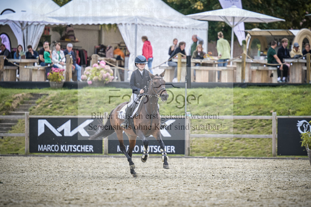 DOS_0680 | Entdecke hochwertige Reitturnierfotos von Foto Oger. Professionell, emotional und authentisch – jetzt Lieblingsmomente im Shop bestellen.Deutschlandweite Turnierfotografie. - Realisiert mit Pictrs.com