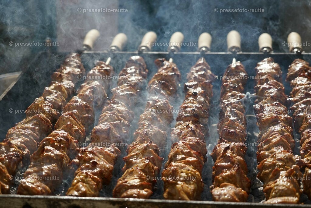 news-2023-Juli15-Marktfest_Reutte1-DSC05975 | Info aus dem Bezirk Reutte/Ausserfern Tirol sowie eine umfangreiche Bilddatenbank über die gesamte Region: Lechtal, Talkessel Reutte, Tannheimertal, Zwischentoren. Lech, Plansee, Zugspitze, Grenztunnel, B179, Fernpassstraße, Verkehr, Lawinen, Tradition, - Realisiert mit Pictrs.com