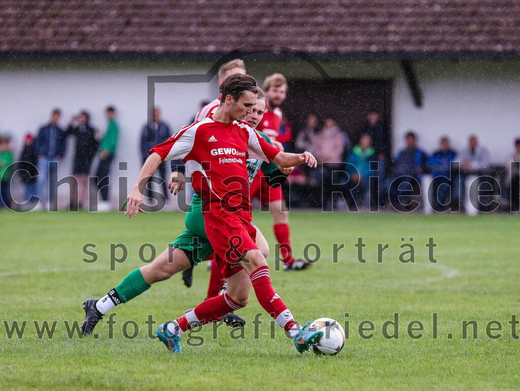 2023-08-06_014_SpVgg_Neuching_gegen_SG_Hoerlkofen-Woerth | Neuching, Deutschland, 06.08.2023:
Fußball, A-Klasse 2023 / 2024, 1. Spieltag, SpVgg Neuching gegen SG Hörlkofen/Wörth, Endergebnis: 0:0

Luca Faltermaier (SG Hörlkofen/Wörth, #9), Johannes Graf (SpVgg Neuching, #8)

Foto: Christian Riedel / fotografie-riedel.net