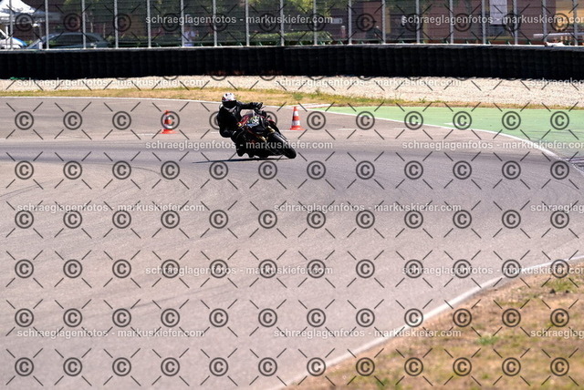 26bt04-1358 | markuskiefer.com - Realisiert mit Pictrs.com