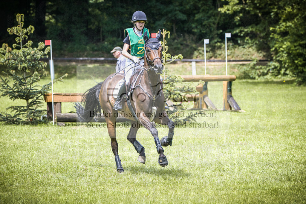 DOS_6096 | Entdecke hochwertige Reitturnierfotos von Foto Oger. Professionell, emotional und authentisch – jetzt Lieblingsmomente im Shop bestellen. - Realisiert mit Pictrs.com