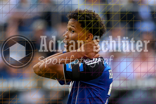 Borussia Mönchengladbach vs Hamburger SV - Bundesliga  | Mönchengladbach, Deutschland, 24.08.25:   Alexander Rossing-Lelesiit (Hamburger SV) ist enttäuscht waehrend des Spiels der Bundesliga zwischen Borussia Mönchengladbach vs Hamburger SV im Stadion im Borussia Park(Foto von Brauer-Fotoagentur / Adrian Schlueter)