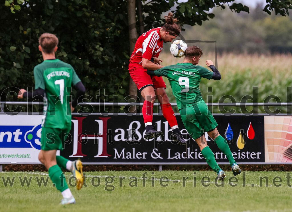2023-08-06_072_SpVgg_Neuching_gegen_SG_Hoerlkofen-Woerth | Neuching, Deutschland, 06.08.2023:
Fußball, A-Klasse 2023 / 2024, 1. Spieltag, SpVgg Neuching gegen SG Hörlkofen/Wörth, Endergebnis: 0:0

Moritz Neumann (SG Hörlkofen/Wörth, #3), Til Koschewa (SpVgg Neuching, #9)

Foto: Christian Riedel / fotografie-riedel.net
