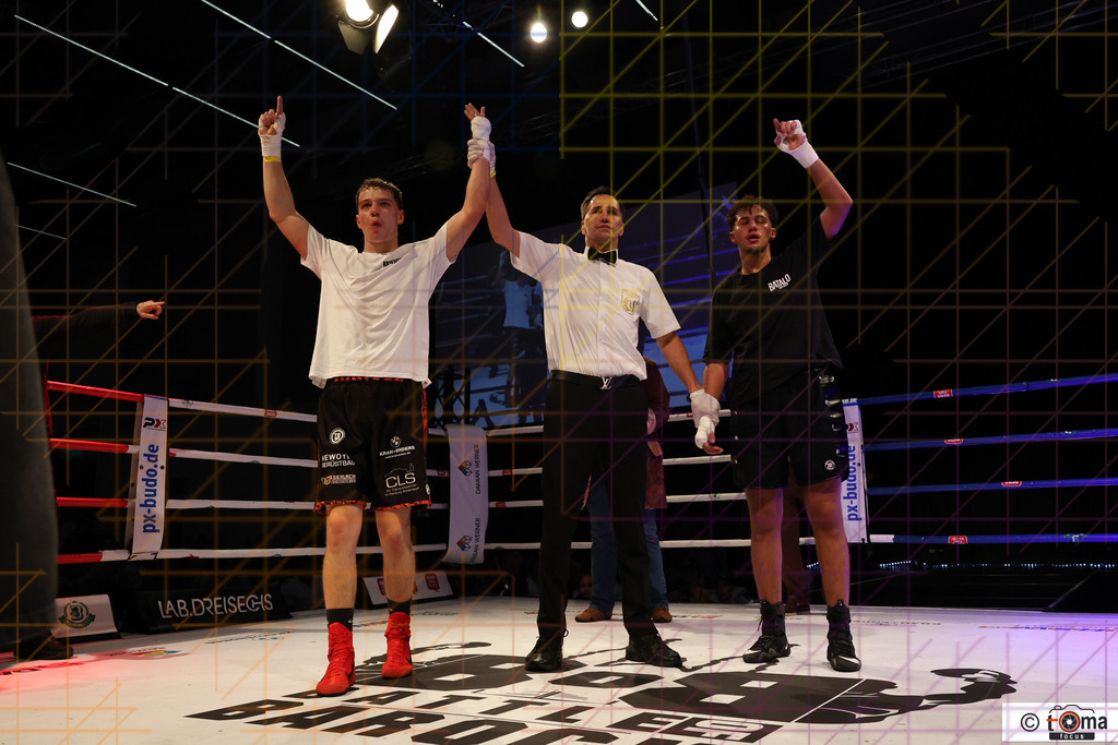 Faiz vs Arnold  25.04.2026 tomafocus Tb00127 | professionelle Sport- und Eventfotografie von Tomafocus – dynamische Bilder, emotionale Momente und hochwertige Aufnahmen für jeden Anlass. - Realisiert mit Pictrs.com