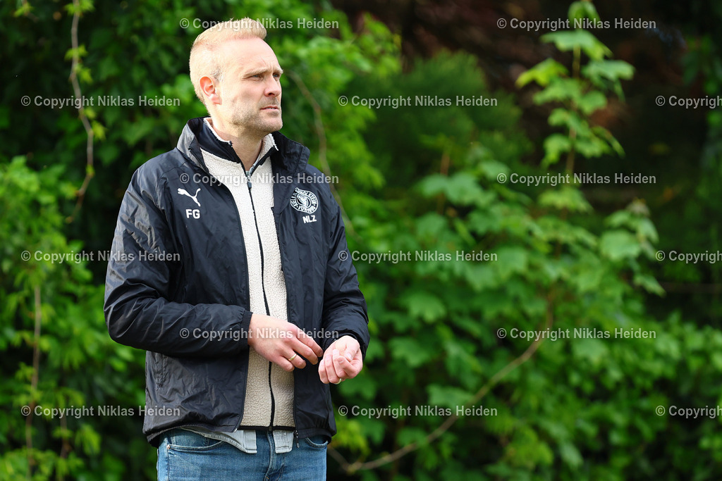 NH_JFVLübeckU19_HolsteinKielU19_SHFVLandespokal_14052026 | Florian Graudegus (Sportlicher Leiter, Holstein Kiel Nachwuchs)Fußball I Junioren I SHFV-Landespokal (A-Junioren) I Saison 2025-2026 I Finale I JFV Lübeck U19 - Holstein Kiel U19 I 14.05.2026 I Uwe-Seeler-Fußball-Park