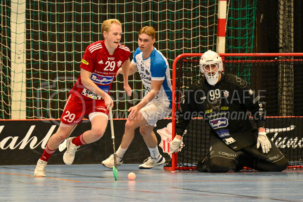 Strängnäs IBK vs FBC Kalmarsund Ungdom - 6. =January= 2024 | Strängnäs IBK vs FBC Kalmarsund Ungdom
Thomas Arena, Strängnäs
Pelle Hansson (#29 Strängnäs IBK) and Oskar-Viking Tjärnberg (#99 Strängnäs IBK).
Bild: Sportfotografie Markus Aeschimann | www.markus-aeschimann.ch - Realisiert mit Pictrs.com