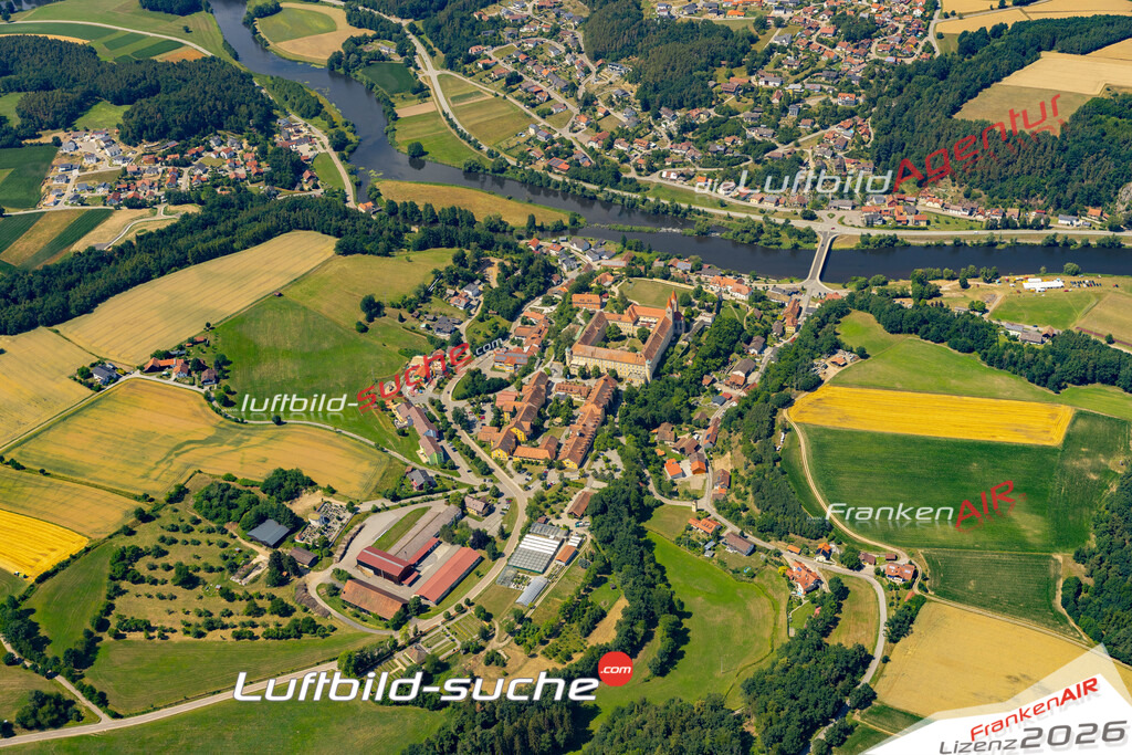 Das Luftbild der Stadt Reichenbach wurde 2022 vom Flugzeug heraus erstellt (keine Drohnen-Aufnahmen) Aufnahmehöhe ca.450 Meter- hohe Bildauflösung und Druck-Qualität. Garantiert!
