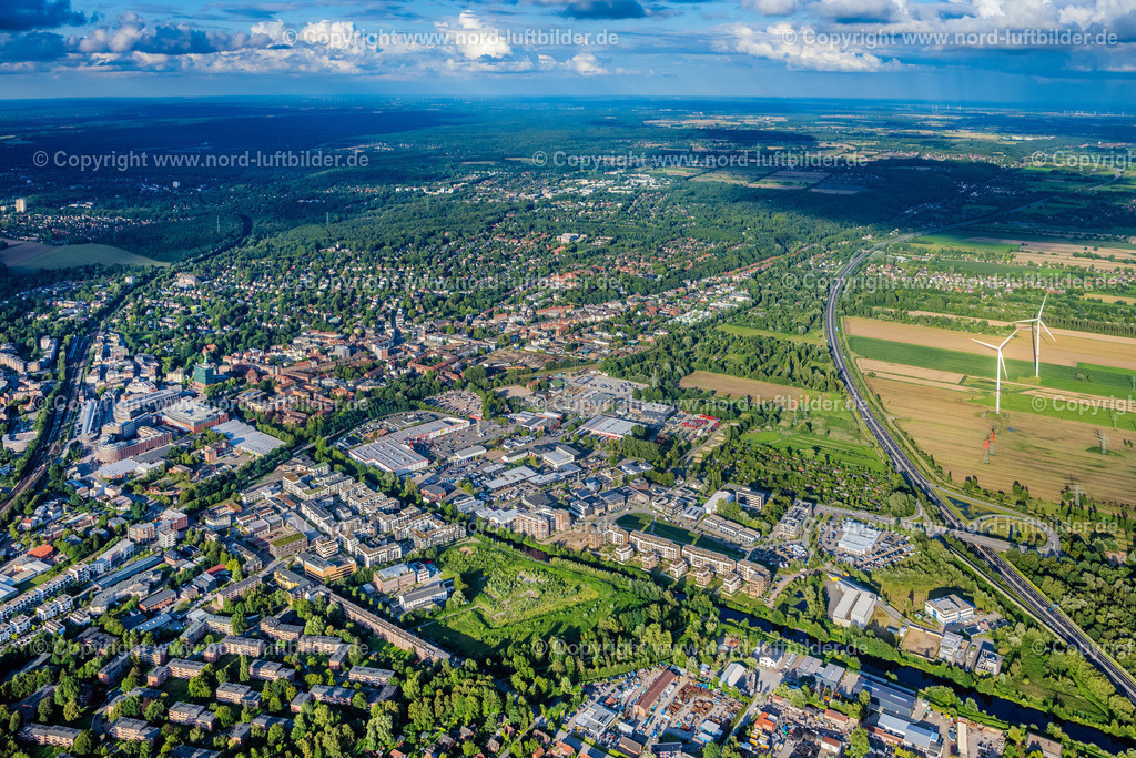 Hamburg_Bergedorf_Gewerbegebiet_ELS_9380040823 | HAMBURG 04.08.2023 Landwirtschaftlich genutzte Felder als Planungsfläche und Entwicklungsgebiet " Gewerbegebiet Bergedorf " in Hamburg, Deutschland. // Agricultural fields as planning area and development area " Gewerbegebit Bergedorf " in Hamburg, Germany. Foto: Martin Elsen