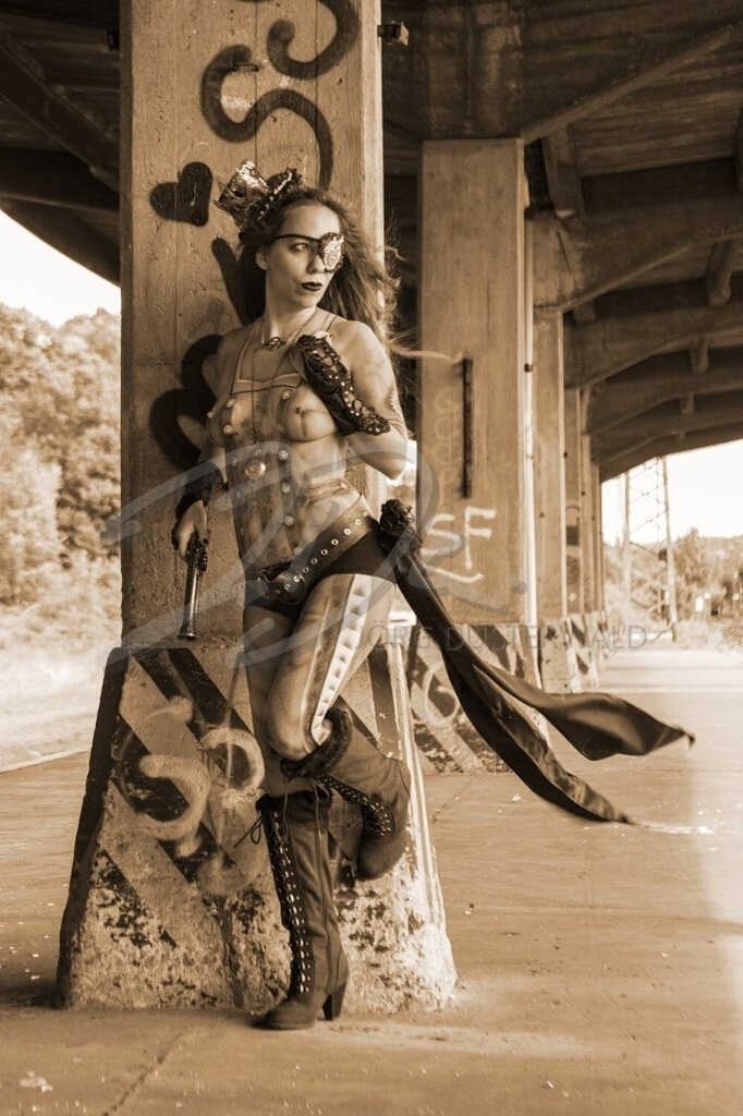 Bodypainting-STEAMPUNK_9942b | #003 | Modell: Ann-Kristin | Foto: Frank Schneider - Realisiert mit Pictrs.com