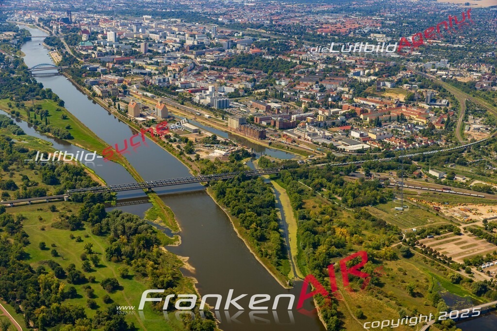 Luftaufnahme Herrenkrug Magdeburg - Die Luftaufnahme wurde 2025 vom UL-Flugzeug heraus erstellt ( ohne Drohne ) - Hochauflösende Luftaufnahme - für professionelle Ausdrucke geeignet. Die Geschenkidee !Mit Lizenz und Bildrechte bestellbar