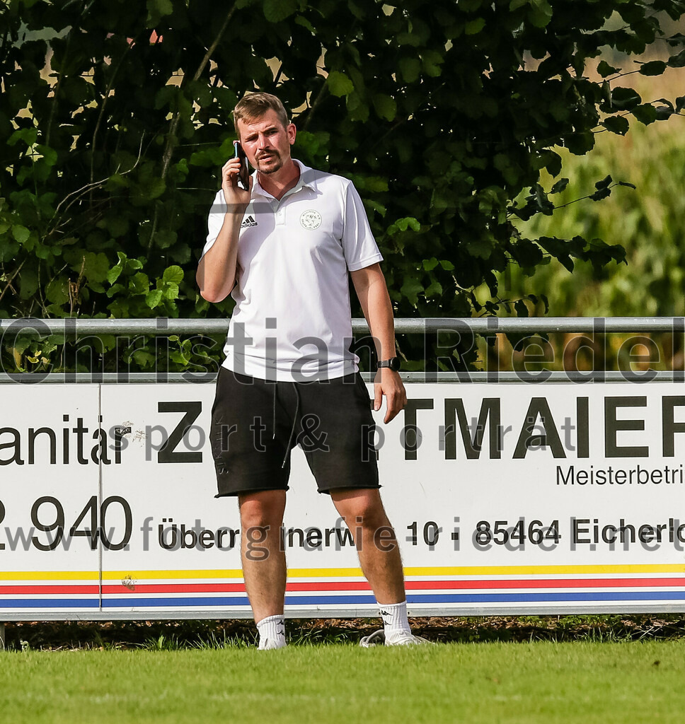 2023-09-17_083_SpVgg_Neuching_gegen_FC_Langenpreising | Neuching, Deutschland, 17.09.2023:
Fußball, A-Klasse 2023 / 2024, 7. Spieltag, SpVgg Neuching gegen SpVgg Langenpreising, Endergebnis: 5:1

Trainer Robert Edlfurtner (SpVgg Neuching)

Foto: Christian Riedel / fotografie-riedel.net