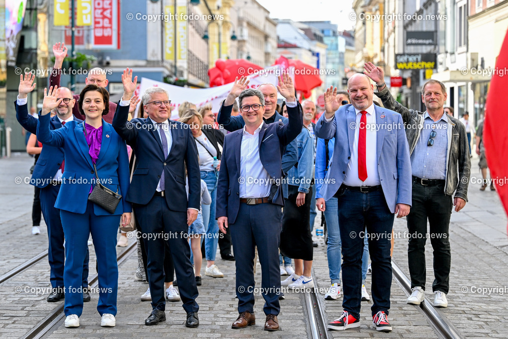Hauptplatz Linz_ 1. Mai Umzug 2024_ 01.05.2024-8 | 01.05.2024, Hauptplatz Linz, AUT, Hauptplatz Linz, im Bild 1. Mai Umzug 2024 Linz Hauptplatz, SPOE 

Michaela Mader, Klaus Luger (SP, Bgm. der Stadt Linz), LR Michael Lindner (SP), Peter Binder (3.Landtagspraesident, SP)