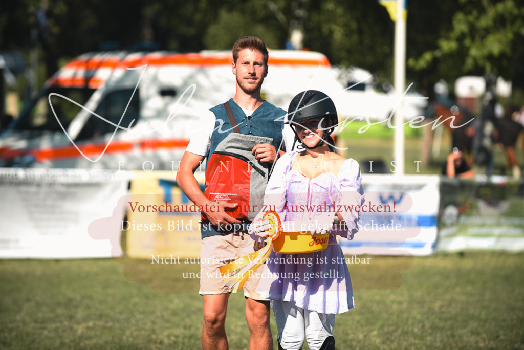 DSC_7792 | Pferde- und Turnierfotografie in Westsachsen. Pferdeportraits, Auftragszeichnungen und intuitive Kunst.