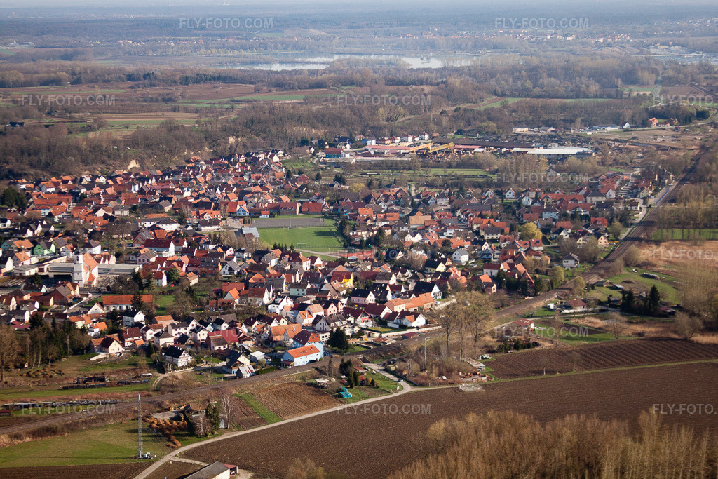 Aerial view: View of the town in Mothern in the state Bas-Rhin, France.Photo: IMG_25603.jpg taken on 04/02/2010 by Werner Riehm/FLY-FOTO.comResolution of the original: 4752 x 3168 px