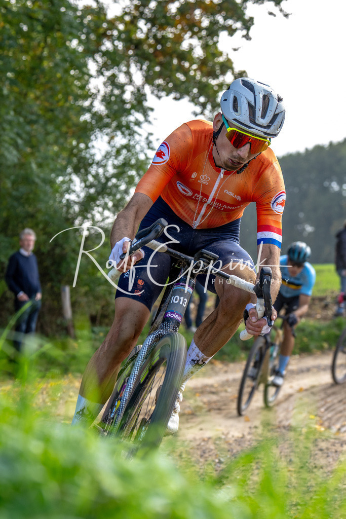Ralf Eppink Photography 20251012_DSC04431 | Sportfotografie, Eventfotografie, Porträtfotografie, Radsport Fotograf, Triathlon Fotograf, Düsseldorf Fotograf, Köln Fotograf, Actionfotografie, Teamfotografie, Peoplefotografie, Business Portraits, Veranstaltungsfotografie, Reportagefotografie - Realisiert mit Pictrs.com