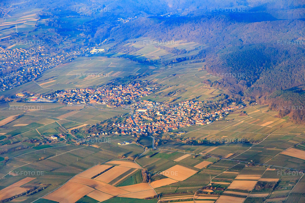 Luftbild: Ortsansicht von Nordosten im Ortsteil Rechtenbach in Schweigen-Rechtenbach im Bundesland Rheinland-Pfalz in Deutschland. Foto: IMG_076709.jpg vom 28.03.2015 durch Werner Riehm/FLY-FOTO.de