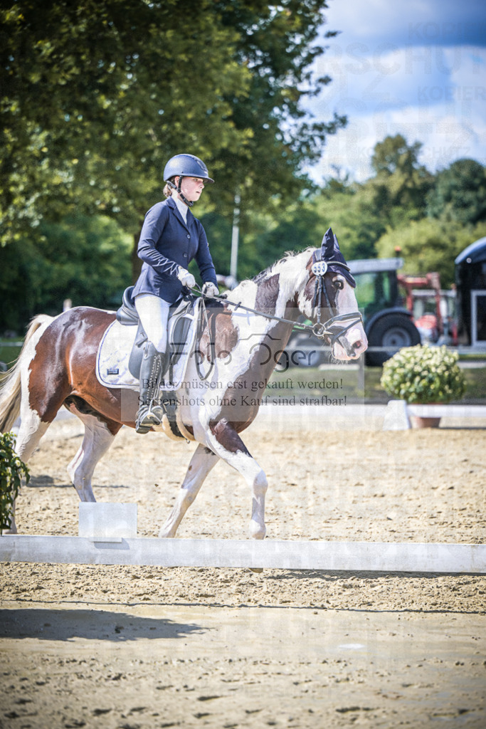 DOS_7284 | Entdecke hochwertige Reitturnierfotos von Foto Oger. Professionell, emotional und authentisch – jetzt Lieblingsmomente im Shop bestellen.Deutschlandweite Turnierfotografie. - Realisiert mit Pictrs.com