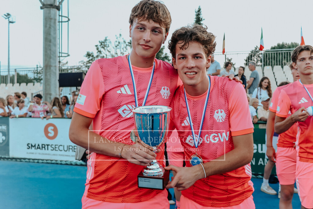 EM_MU18_F_GER-BEL_Lille_bearbeitet_Pokalbilder (55 von 137) | lanaschraderfotografie - Realizado com Pictrs.com