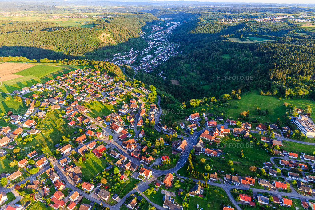 Luftbild: Ortsansicht von Norden im Ortsteil Weiden in Dornhan im Bundesland Baden-Württemberg in Deutschland. Foto: IMG_114864.jpg vom 31.05.2019 durch Werner Riehm/FLY-FOTO.de