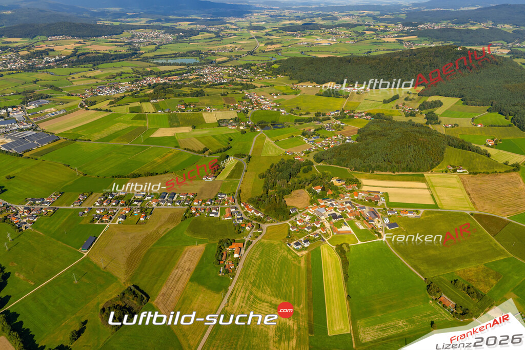 Das Luftbild zeigt : Gutmaning Cham - Die Luftaufnahme wurde 2024 vom UL-Flugzeug aus erstellt ( keine Drohne ) - Hochauflösende Luftaufnahme - Für grossformatige Ausdrucke geeignet. Die Geschenkidee !Mit Lizenz und Bildrechte bestellbar