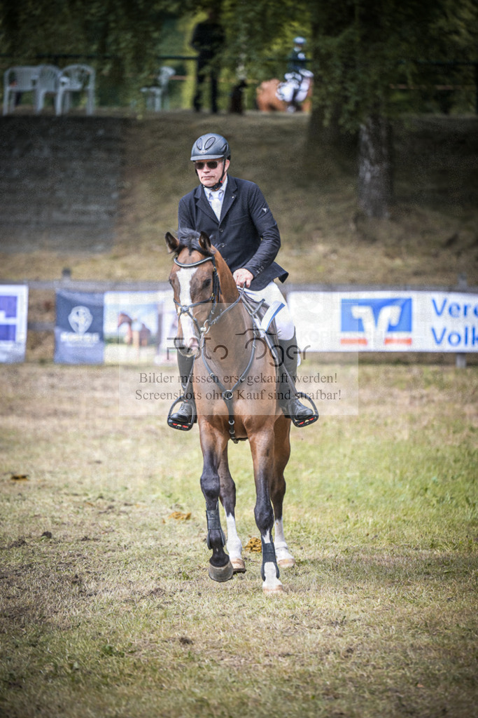 DOS_0104 | Entdecke hochwertige Reitturnierfotos von Foto Oger. Professionell, emotional und authentisch – jetzt Lieblingsmomente im Shop bestellen.Deutschlandweite Turnierfotografie. - Realisiert mit Pictrs.com