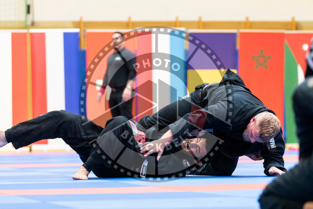 20231118PBB11704 | Fighters compete during the AJP Tour 600 Frankfurt Championship in Frankfurt/Main, Germany, on November 18, 2023.