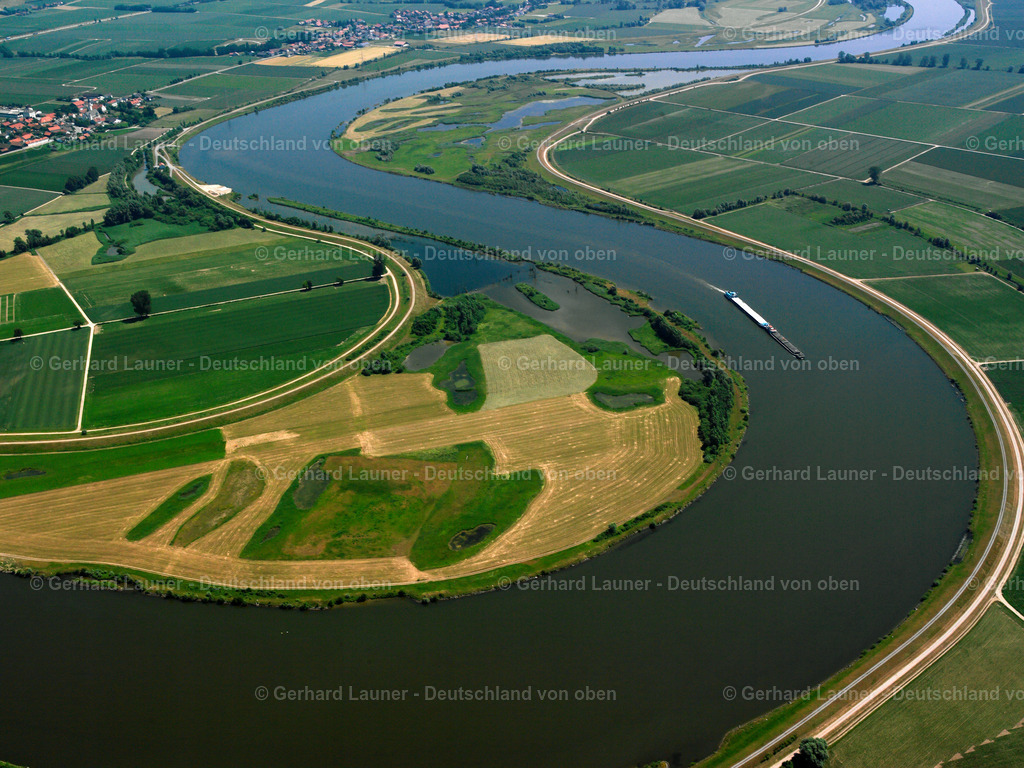 2519892 | KIRCHROTH 01.08.2005 Kurvenförmige Mäander - Schleife der Uferbereiche am der Donau - Flußverlauf in Kirchroth im Bundesland Bayern, Deutschland. // Curved loop of the riparian zones on the course of the river of the river Danube in Kirchroth in the state Bavaria, Germany. Foto: Gerhard Launer
