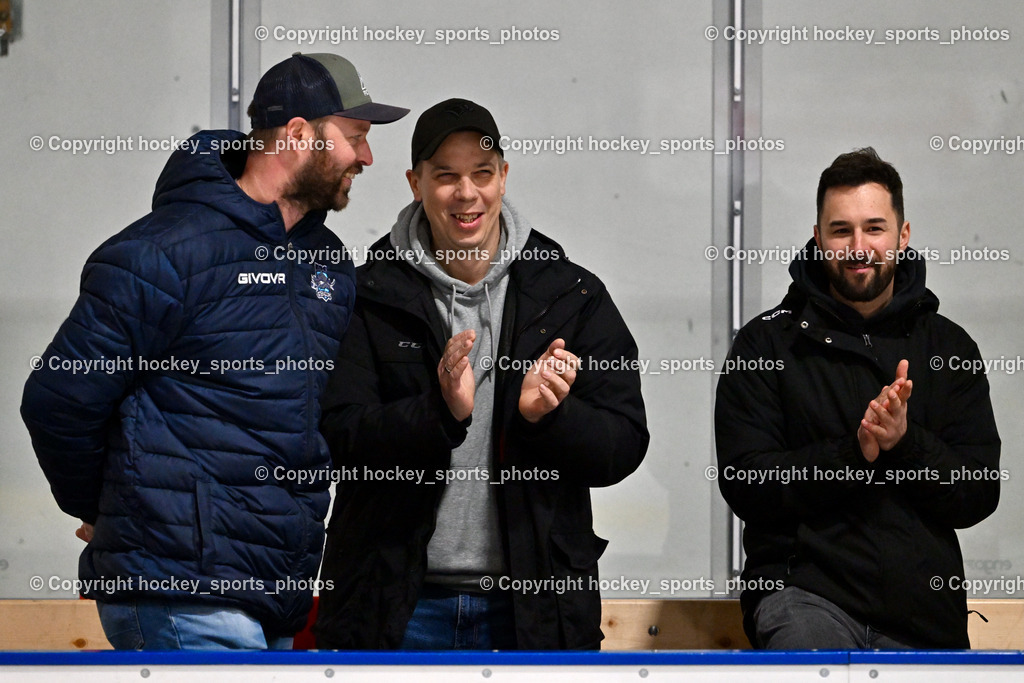 ESC SOCCERZONE STEINDORF vs. 1. EHC ALTHOFEN | Betreuer ESC Steindorf Stefan Untersteiner, Headcoach ESC Steindorf Mayer Michael, Asisstentcoach ESC Steindorf Gasser Daniel, ESC SOCCERZONE STEINDORF vs. 1. EHC ALTHOFEN, ESC SOCCERZONE STEINDORF vs. 1. EHC ALTHOFEN am 28.02.2025 in Steindorf (Ossiachersee Halle), Austria, (Photo by Bernd Stefan)