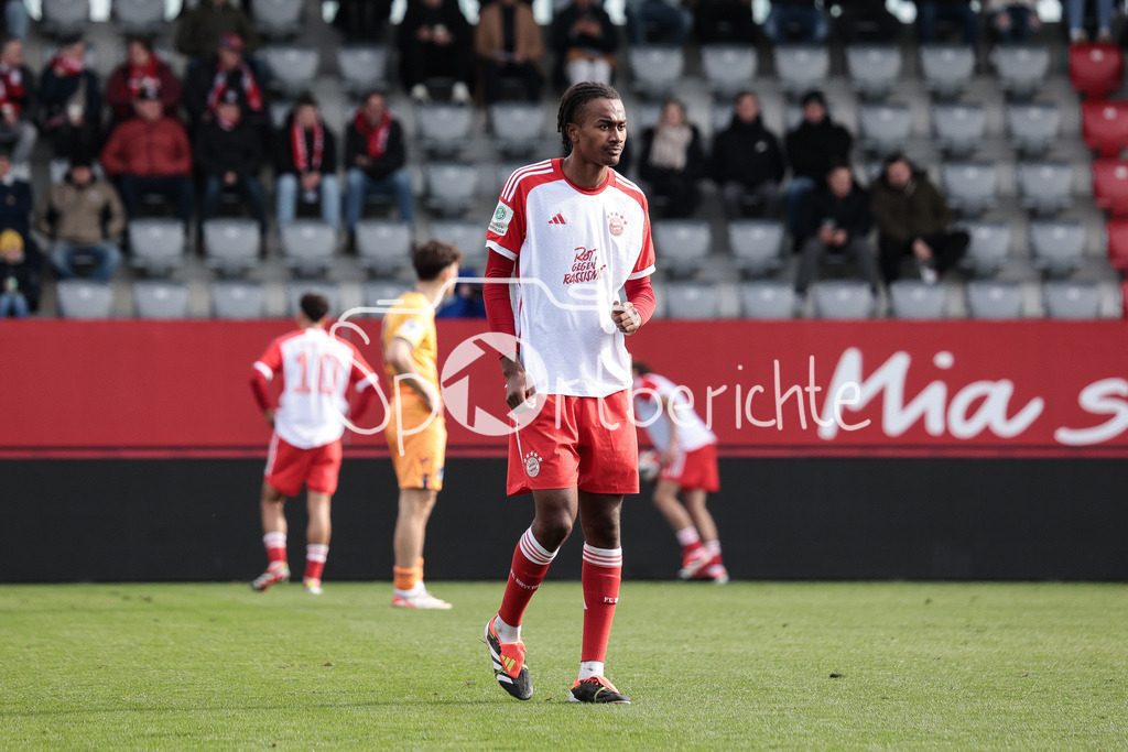 FC Bayern München U19 - TSG 1899 Hoffenheim U19 | Jonah KUSI-ASARE (FCB #9) in Aktion ( Freisteller / Einzelfoto