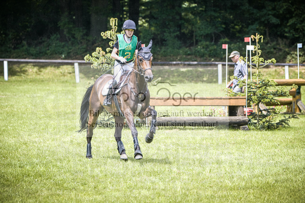 DOS_6086 | Entdecke hochwertige Reitturnierfotos von Foto Oger. Professionell, emotional und authentisch – jetzt Lieblingsmomente im Shop bestellen. - Realisiert mit Pictrs.com