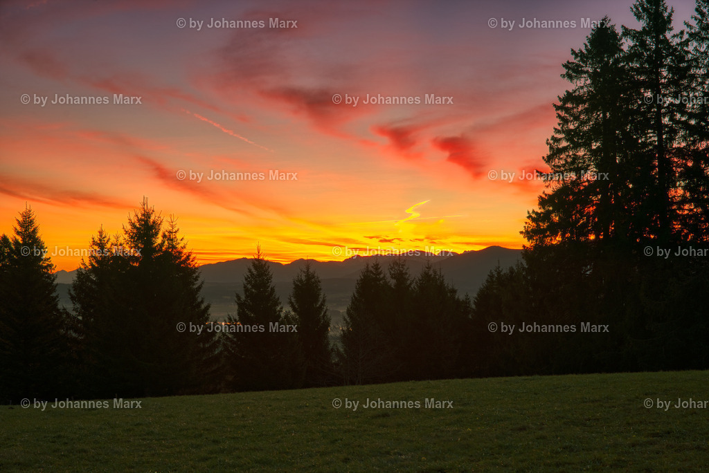 Feuerzauber zu Neujahr | Professionelle Landschaftsfotografie, Inneneinrichtung, Kunst für Ihre Wohnung, Kanzlei, Praxis oder als Geschenk. Aussuchen und einfach liefern lassen. Raumgestaltungsberatung auf Anfrage. - Realisiert mit Pictrs.com