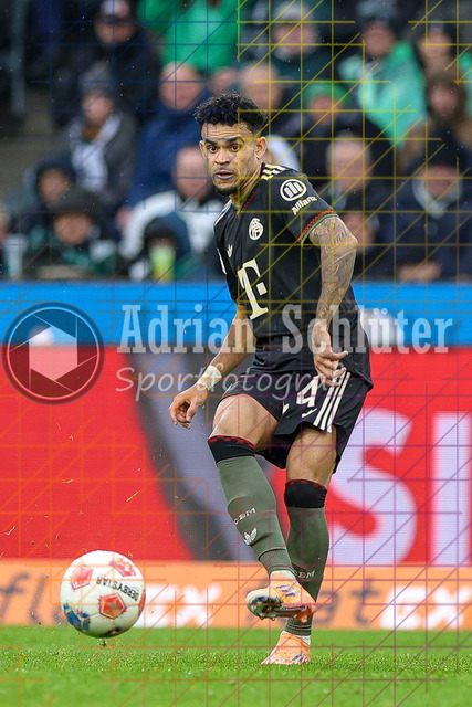 Borussia Mönchengladbach vs FC Bayern München - Bundesliga  | Mönchengladbach, Deutschland, 25.10.25:   Luis Diaz (FC Bayern München) in Aktion am Ball, Einzelaktion waehrend des Spiels der Bundesliga zwischen Borussia Mönchengladbach vs FC Bayern München im Stadion im Borussia Park(Foto von Brauer-Fotoagentur / Adrian Schlueter)