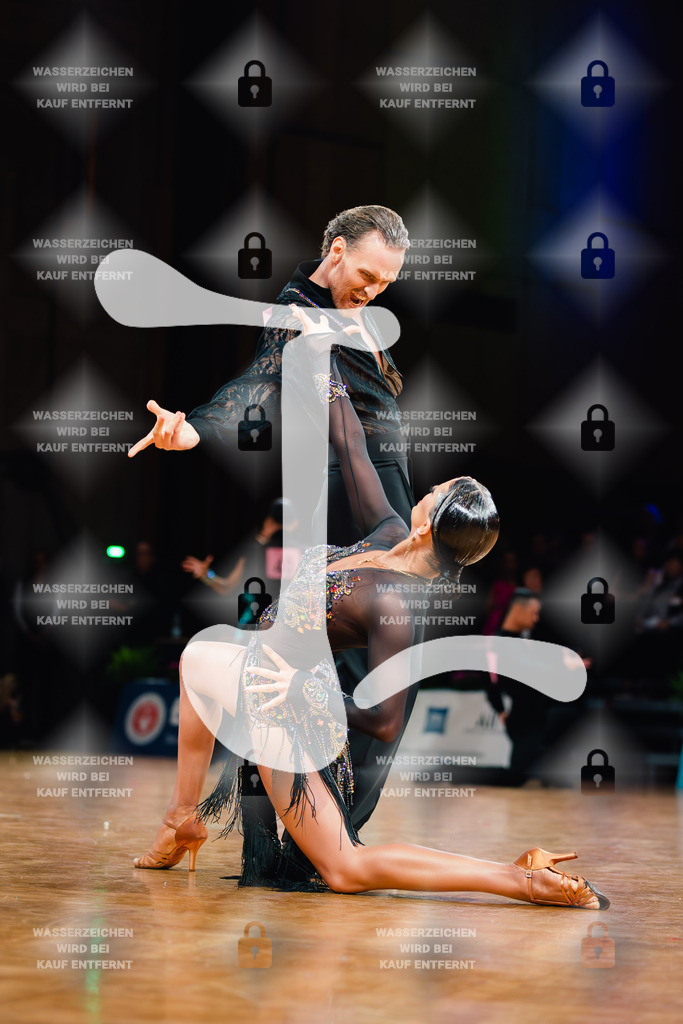 GOC 2025 - WDSF GrandSlam Latin 10-11th (77) Daniel Dingis _ Alessia-Allegra Gigli (Germany)-2025-08-23-5086 | Webshop for digital downloads and prints of dance sport, event & show photographer Julian Link - Realisiert mit Pictrs.com