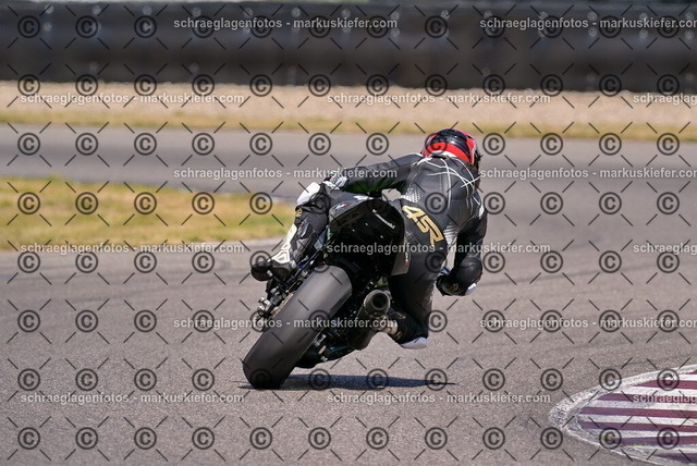 26bt05-1669 | markuskiefer.com - Realisiert mit Pictrs.com