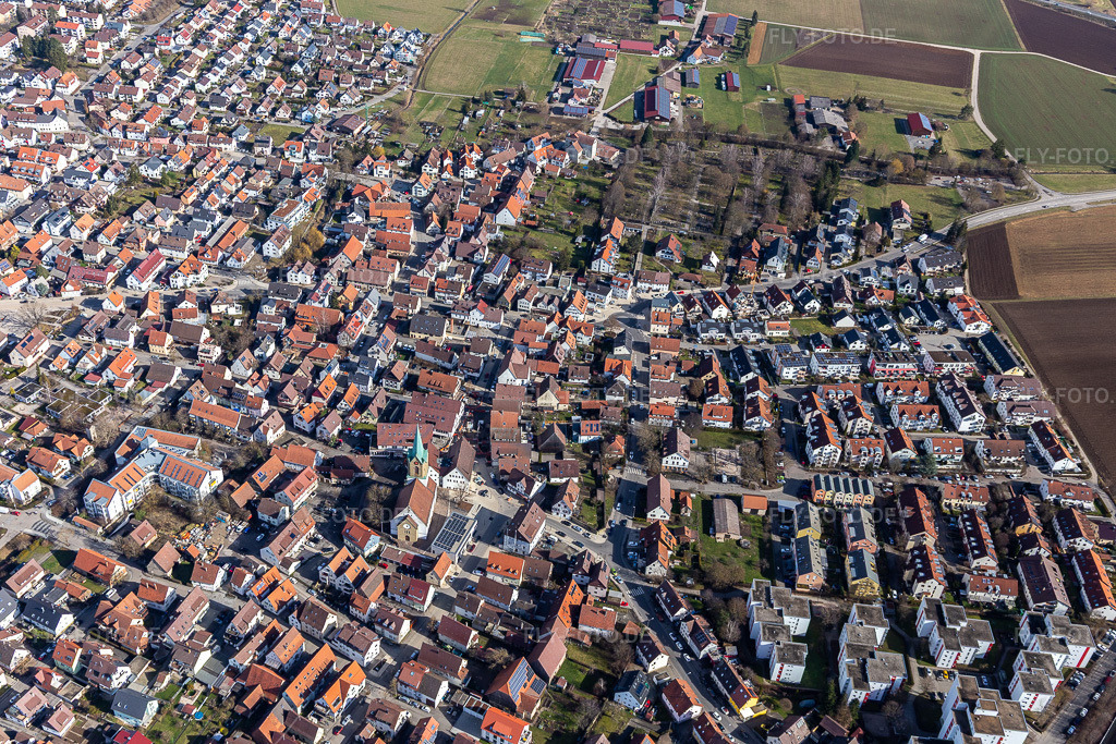 Luftbild: Ortsübersicht aus Osten mit Petruskirche in Renningen im Bundesland Baden-Württemberg in Deutschland. Foto: IMG_125027.jpg vom 20.02.2021 durch Werner Riehm/FLY-FOTO.de