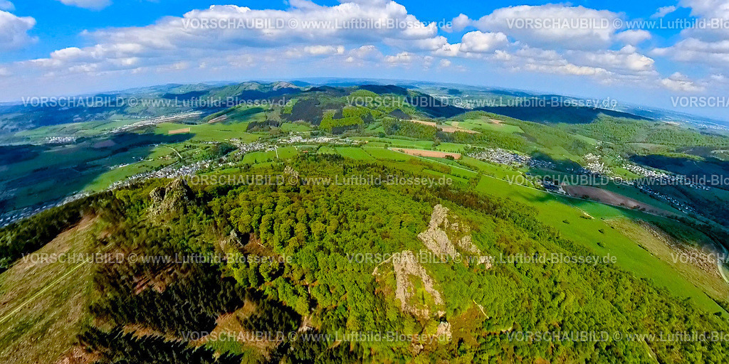 Olsberg240590431BruchhauserSteine | Luftbild, Bruchhauser Steine, Sehenswürdigkeit in waldiger Hügellandschaft, vier Felsen mit Namen Ravenstein, Goldstein, Bornstein und Feldstein mit Gipfelkreuz, Erdkugel, Fisheye Aufnahme, Fischaugen Aufnahme, 360 Grad Aufnahme, tiny world, little planet, fisheye Bild, , Olsberg, Sauerland, Nordrhein-Westfalen, Deutschland