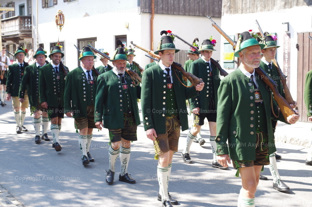 IMGP3765 | fotografiert von Axel PollmannLeonhardi Wallfahrt Benediktbeuern und Murnau, Fronleichnam, Fasching, Landschaft im Loisachtal und Benediktbeuern  - Realisiert mit Pictrs.com