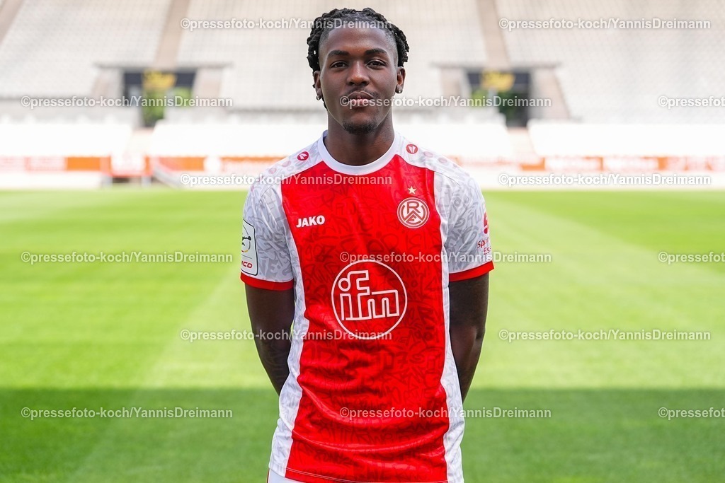RWE22072501038 | Franci Bouebari; Rot-Weiss Essen; 3.Liga, Porträttermin 2025/2026, 22.07.2025