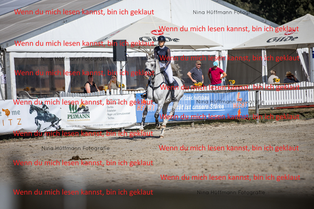 BK1A7178 | Turnierbilder Turnierfotos Nina Hüffmann Turnierfotografie Pferdefotografie Tierzeichnung Haustierzeichnung Pferdezeichnung Hundezeichnung Videograf  - Realisiert mit Pictrs.com