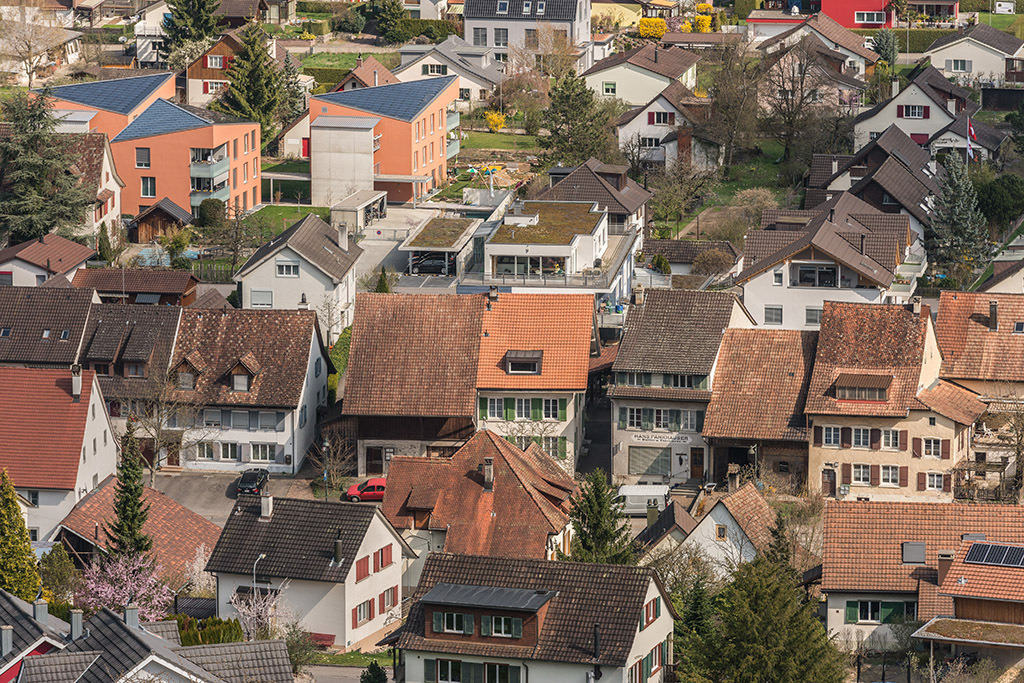 Häuserzeilen | in Bubendorf, Baselland, Schweiz. - Realisiert mit Pictrs.com
