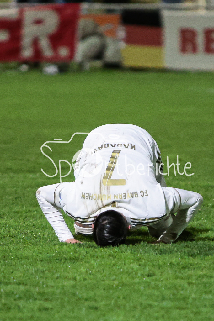 SV Heimstetten - FC Bayern Amateure | Yusuf Karhan KABADAYI (FCB #7) freut sich ueber das Tor zum 1-8